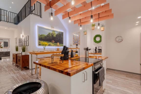 Luxury Barndo 2B Europe Style Farm Stay Fresh Eggs - Image 1
